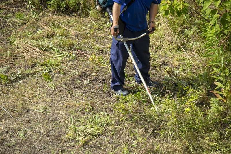 お庭などの雑草対策をしております